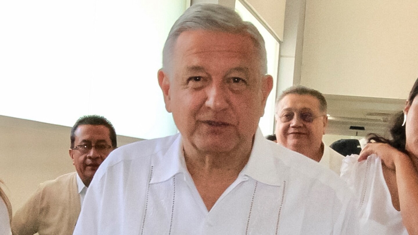 Celebra AMLO aprobación de agregado del T-MEC