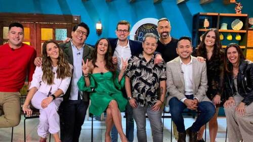 Carlos Arenas y Paulina Mercado se dan beso en Sale el Sol