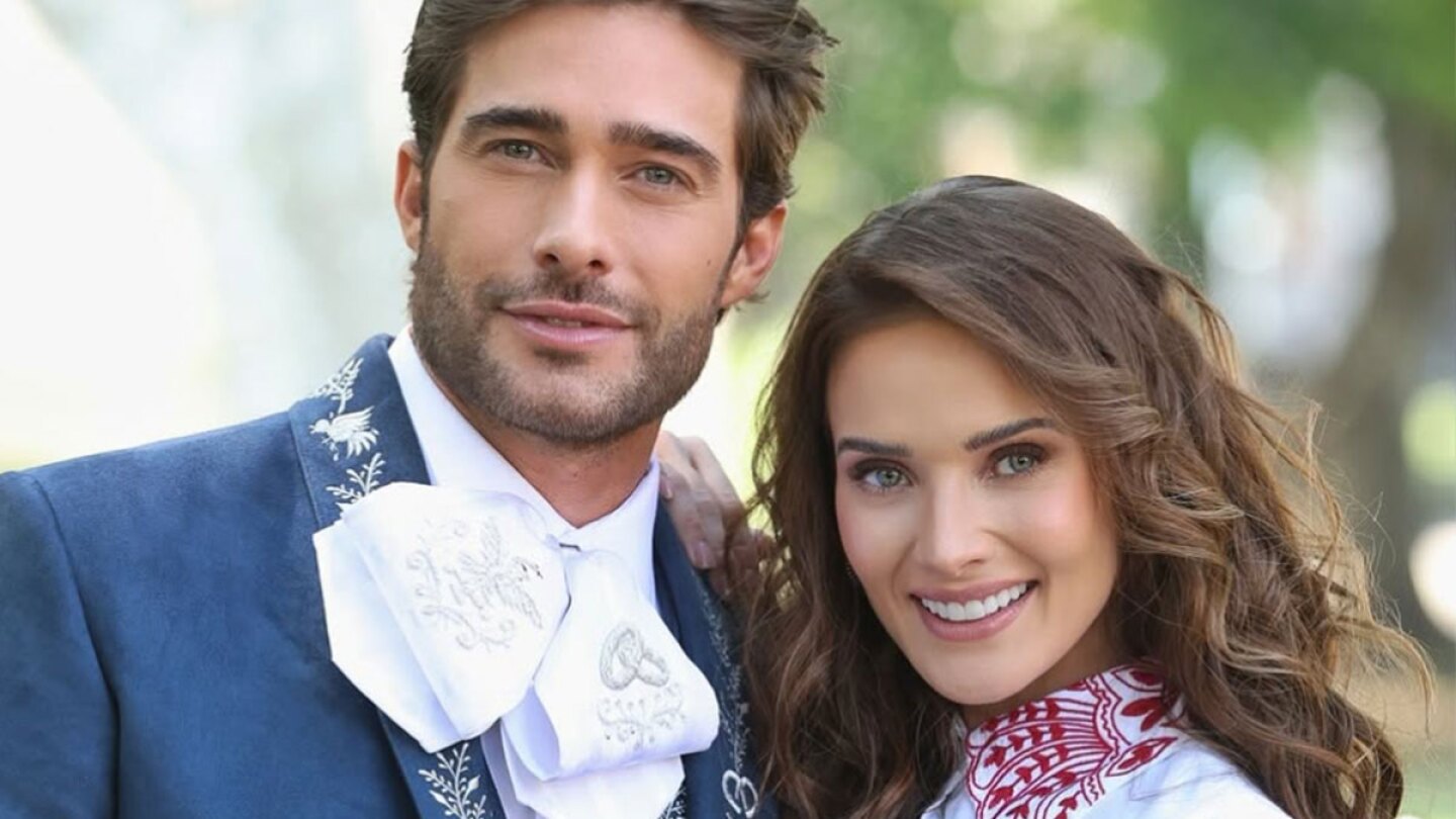 Rodrigo Guirao y Kimberly Dos Ramos beso me atrevo a amarte telenovela