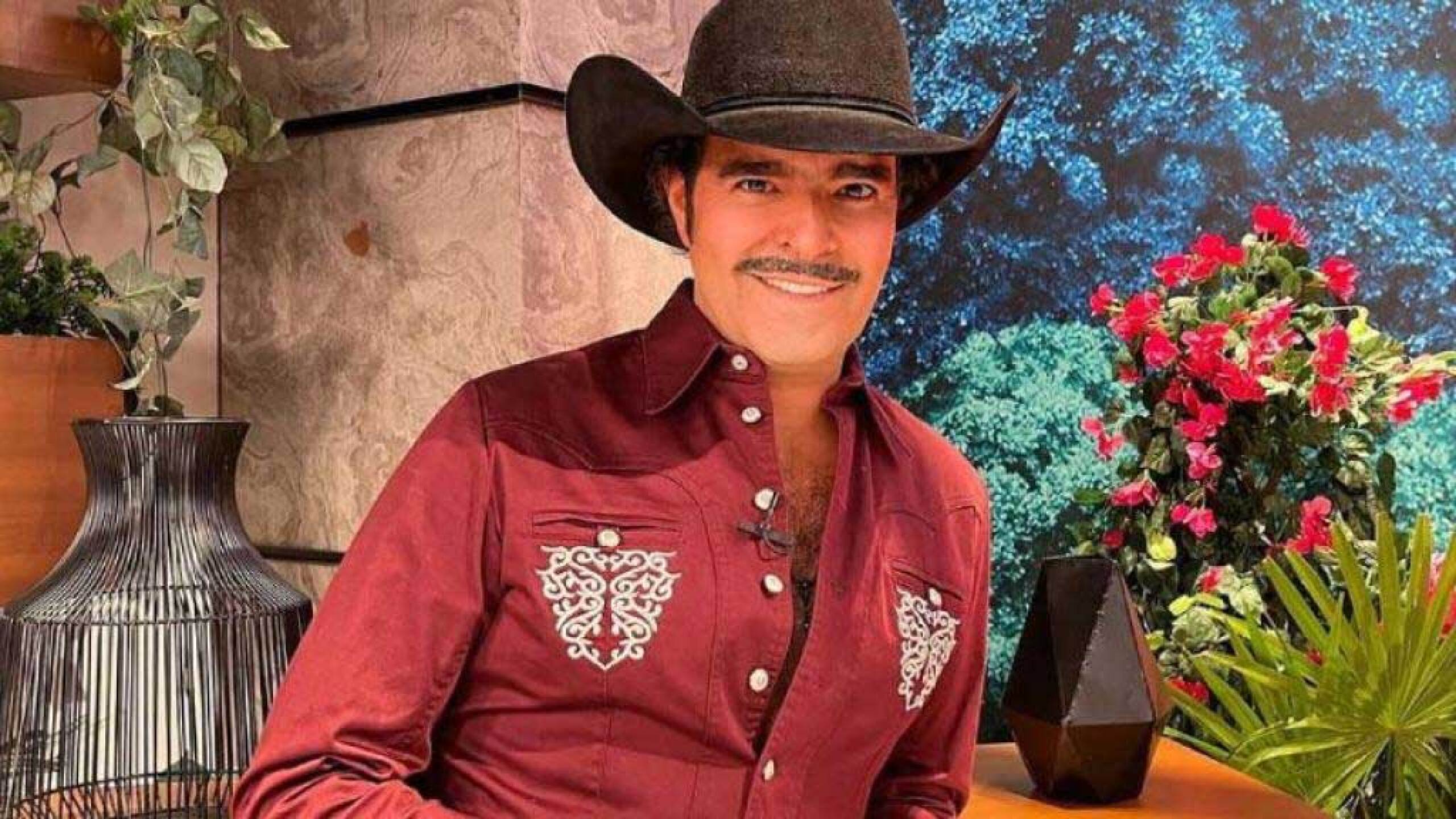 Pablo Montero vuelve a equivocarse al entonar el Himno Nacional