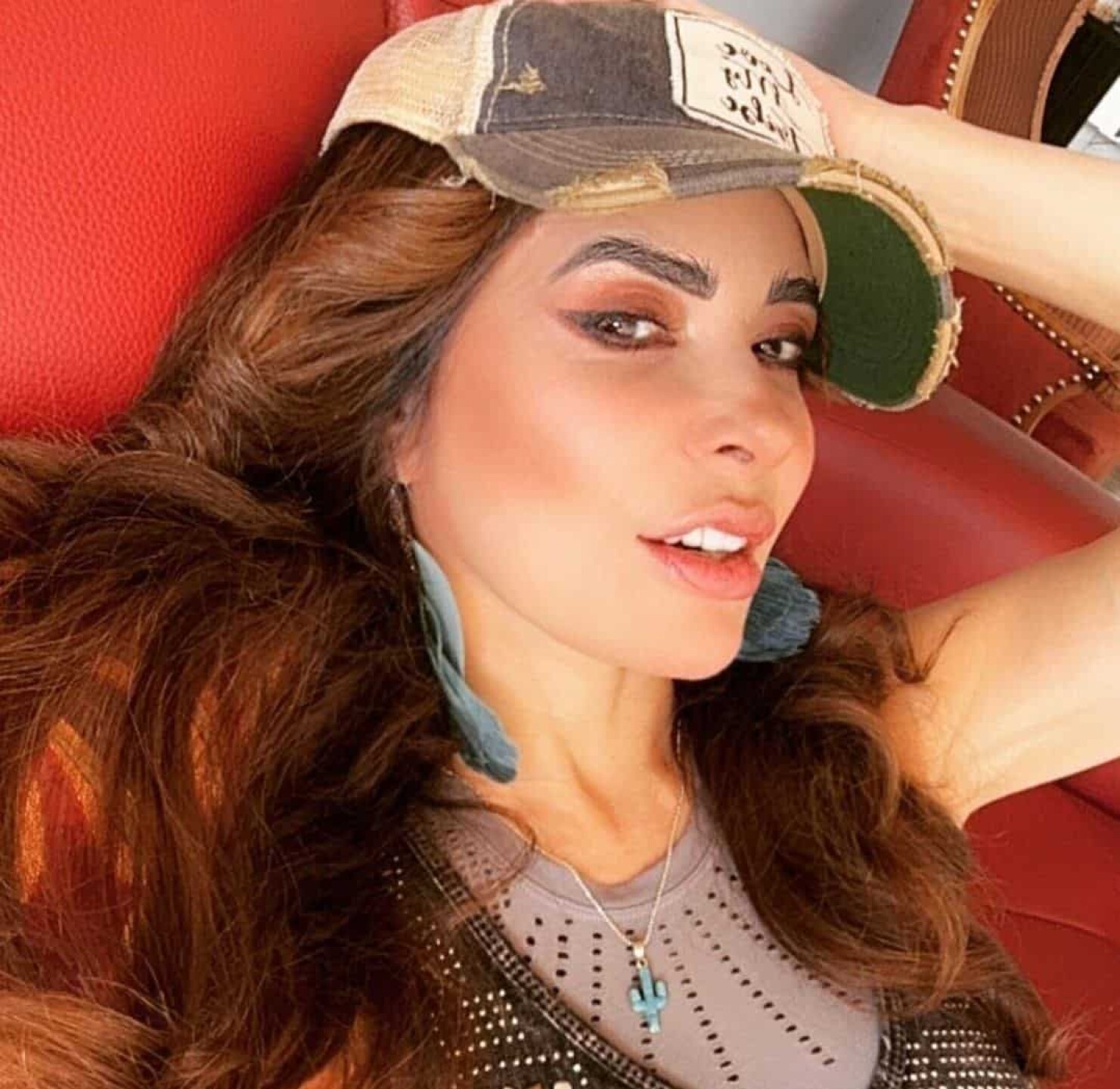 Gloria Trevi es una cantante, actriz, productora, compositora y empresaria mexicana.