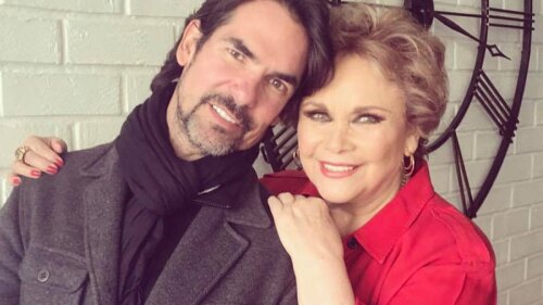 Armando Araiza festeja a su mamá