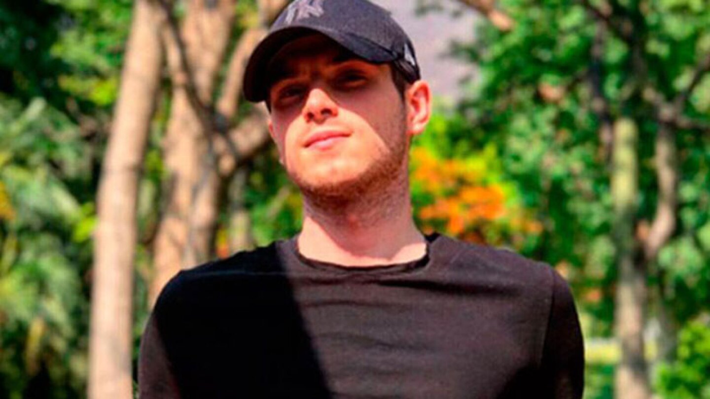 Niico, hijo de Ludwika Paleta, dedica romántica felicitación a su novia.