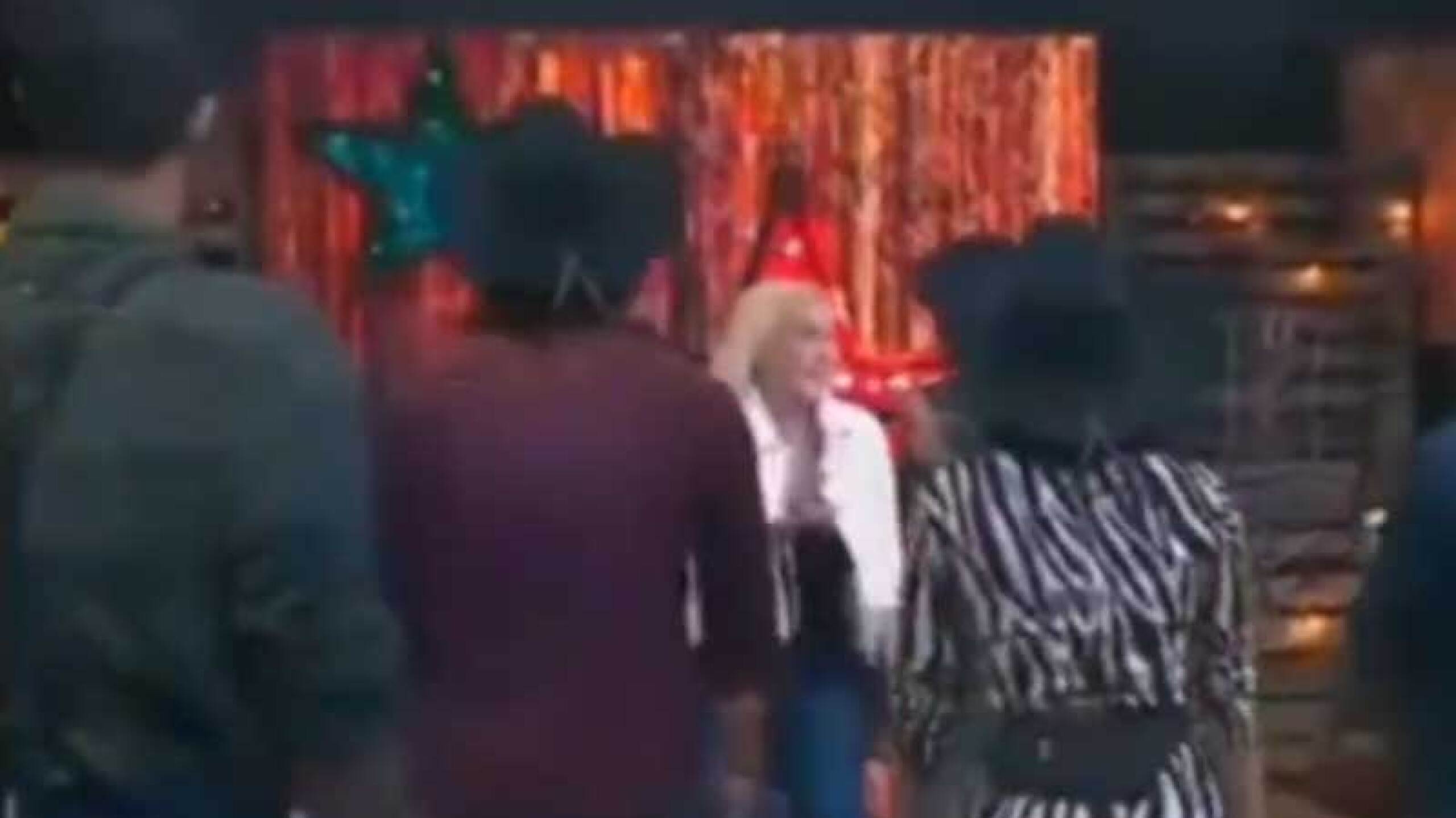 Laura Bozzo se besa con El Potro en La Casa de los Famosos