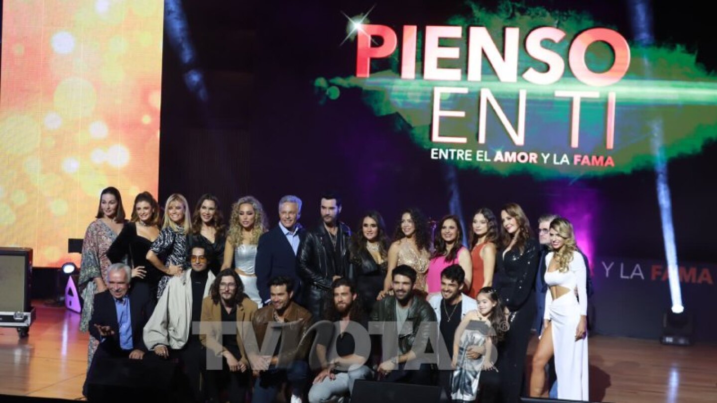 Dulce María y David Zepeda dan espectacular presentación de la telenovela 'Pienso en ti'