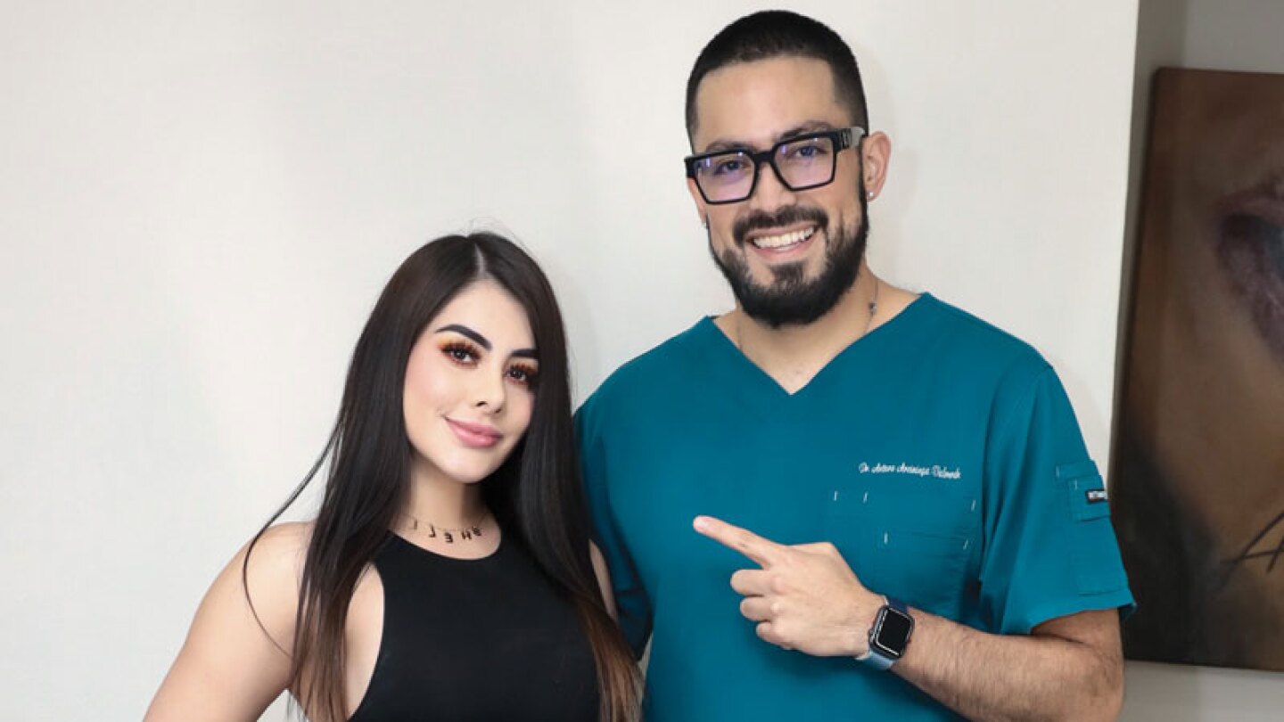 Michelle Díaz Conductora Enamorándonos Arturo Arciniega Sonrisa Dentadura Dentista Especialista