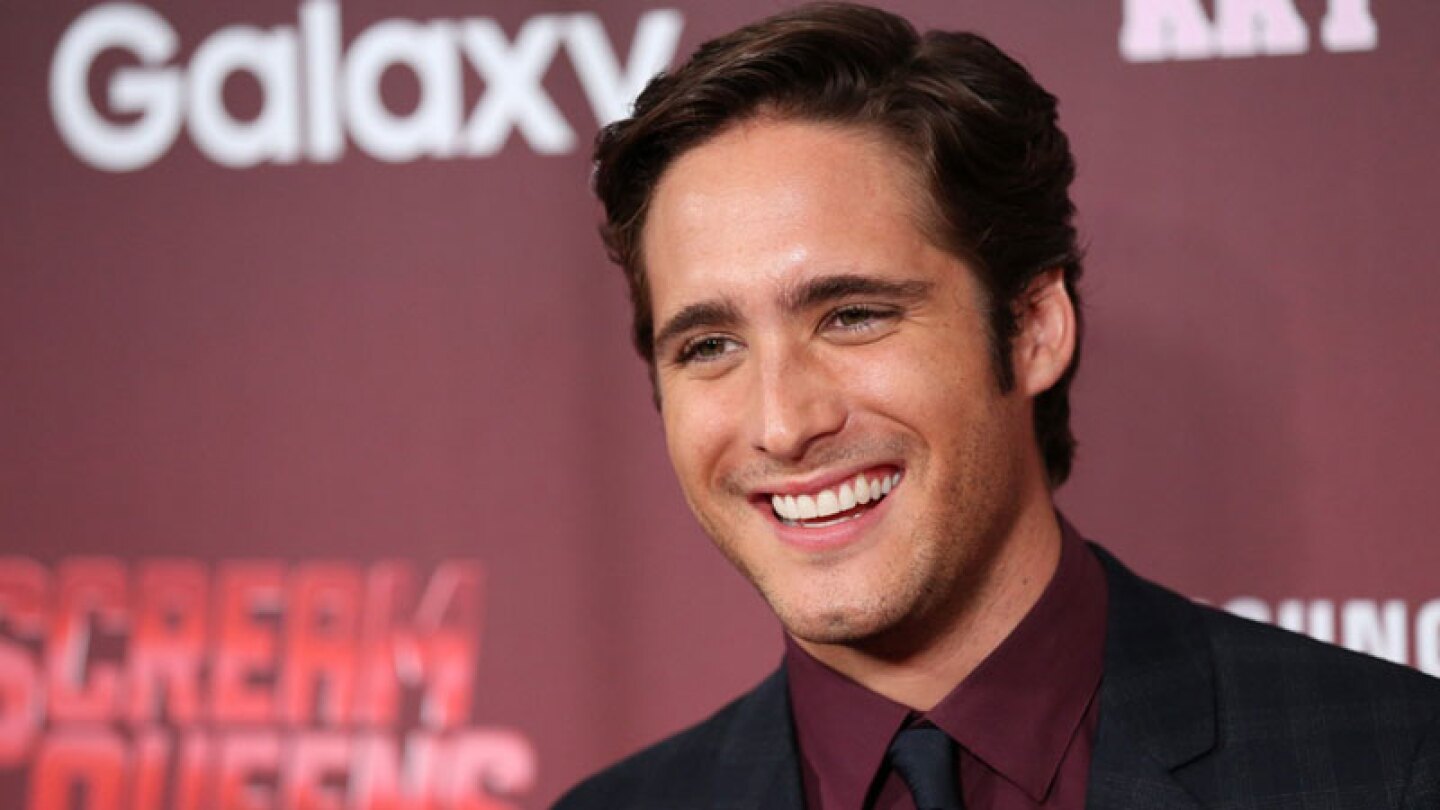 Diego Boneta causó revuelo en redes sociales.
