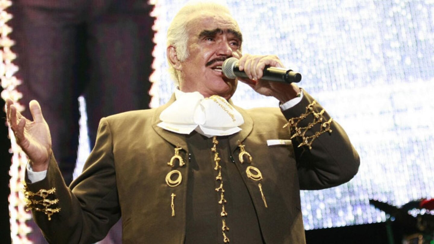 Vicente Fernández compartió foto con caballo transgénico