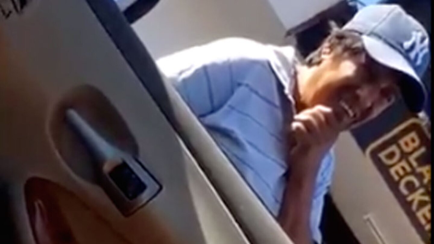 Hombre rechaza a mujeres que le ofrecieron tener relaciones y cinco mil pesos