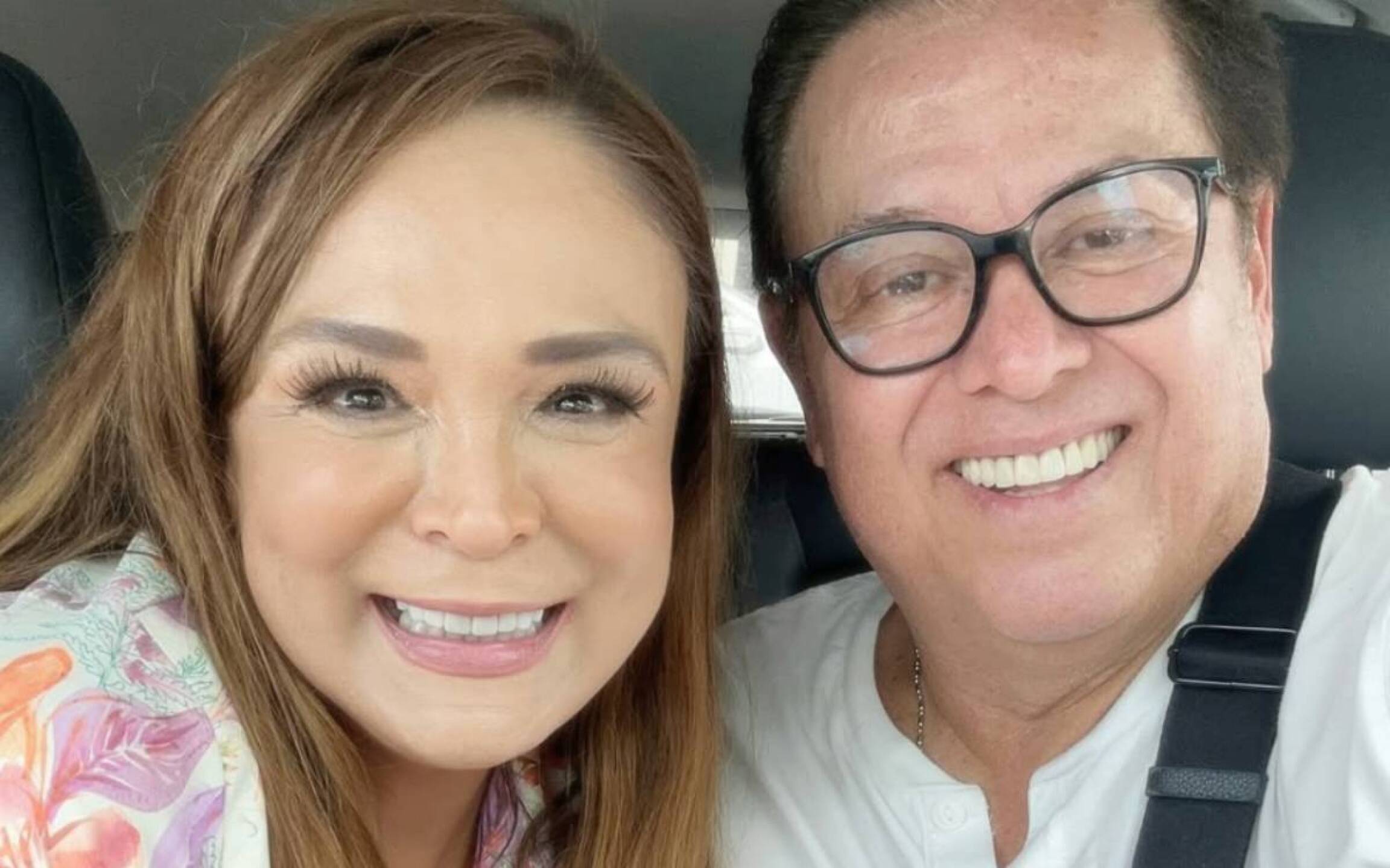 Mario Bezares y su esposa
