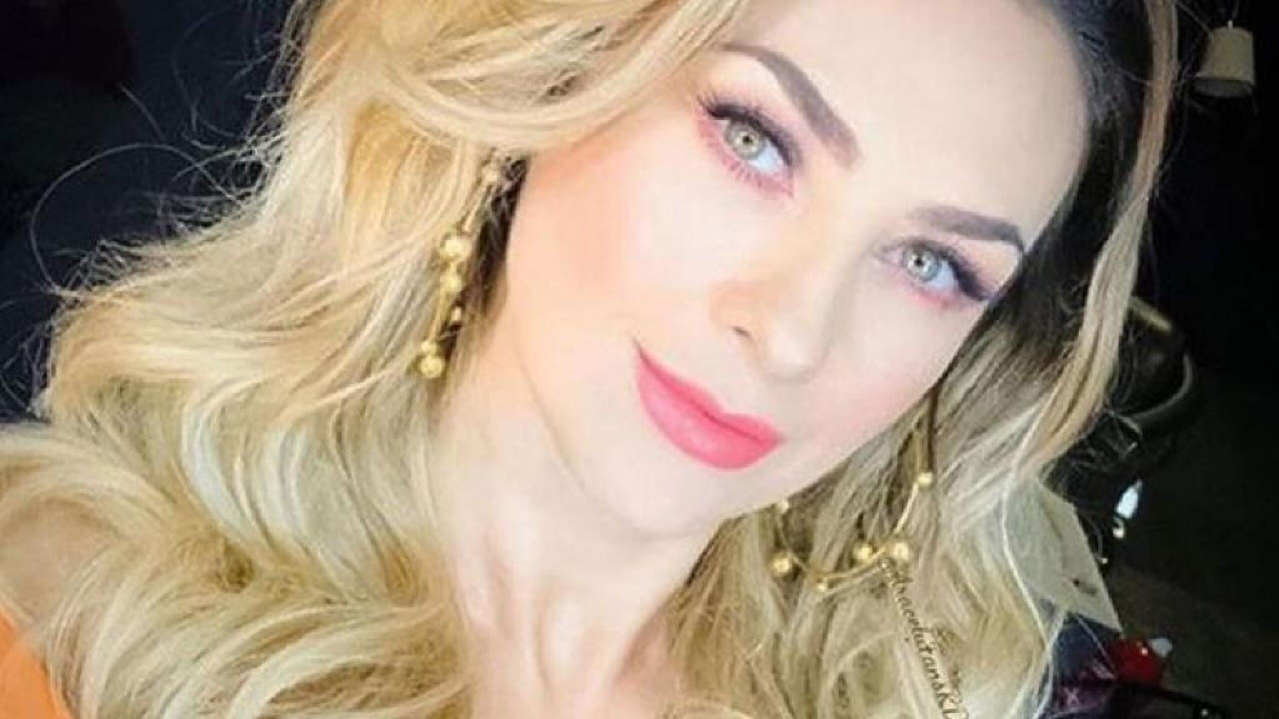 El hijo de Aracely es muy parecido a ella.