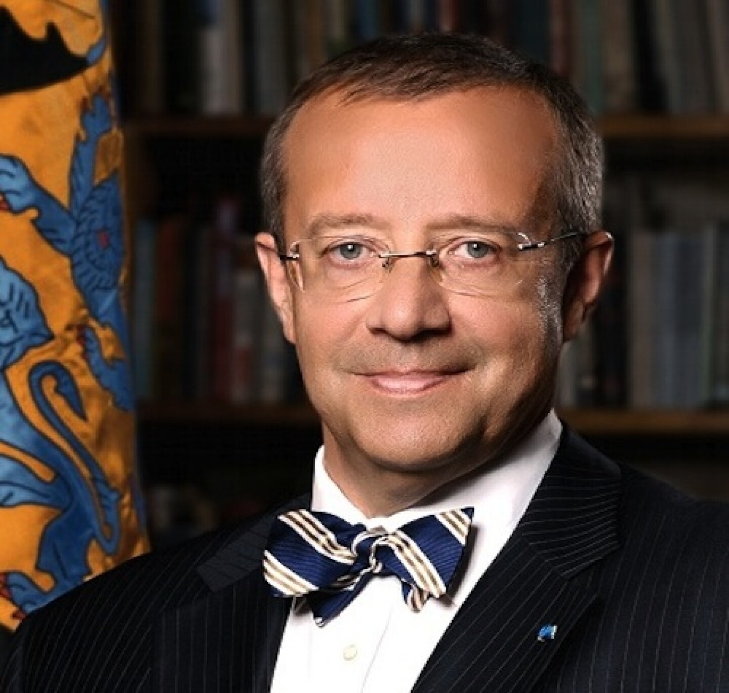 Presidente de Estonia, Toomas Hendrik Ilves, lucha por borrar cuenta falsa de Facebook.