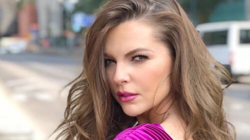 Captan a Marjorie de Sousa tramitando el pasaporte de su hijo