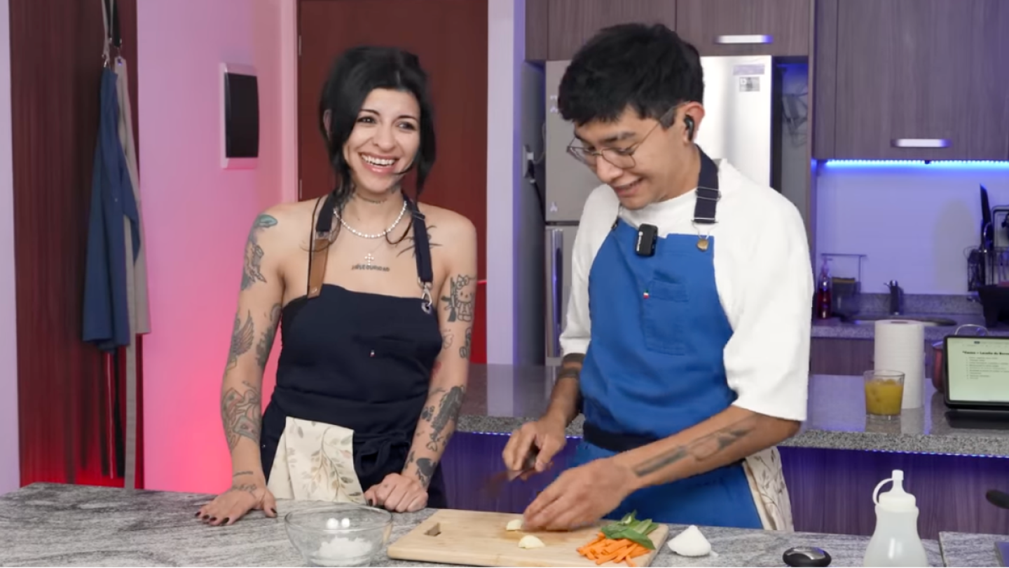 Cazzu y chef en proceso