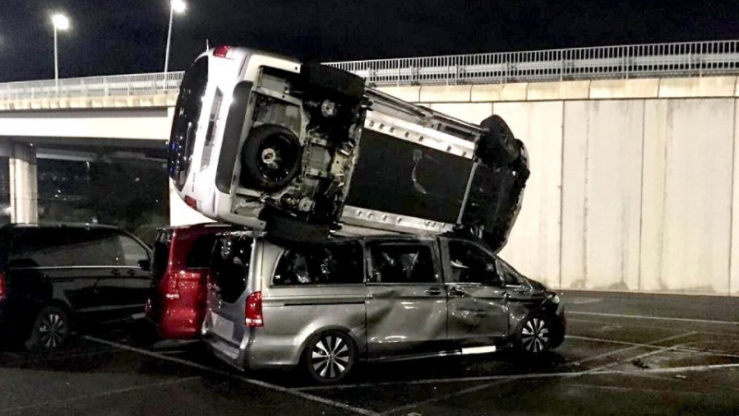 camionetas mercedez benz empleado despedido