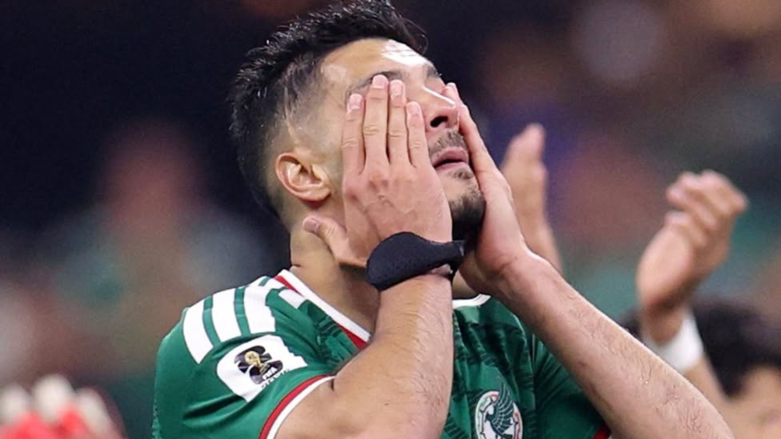 Raúl Jiménez llorando