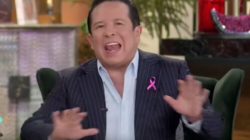 El periodista pide que ‘le callen la boca’ con un video que demuestre que ‘las Saras’ metieron sus cenizas en el féretro.