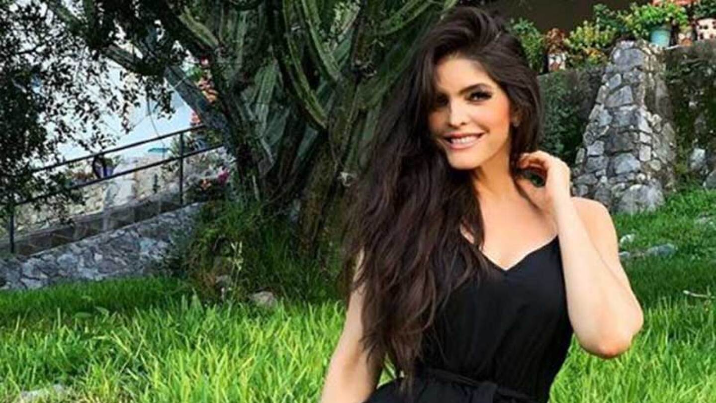 Ana Bárbara luce vestido transparente.