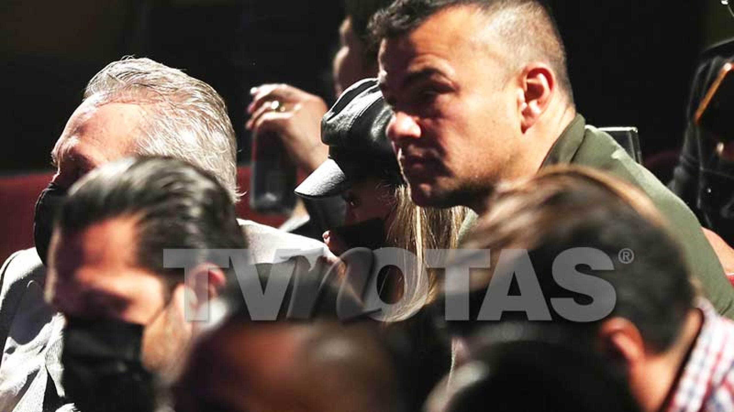 Entre empujones, Aracely Arámbula responde sobre su relación con Luis Miguel