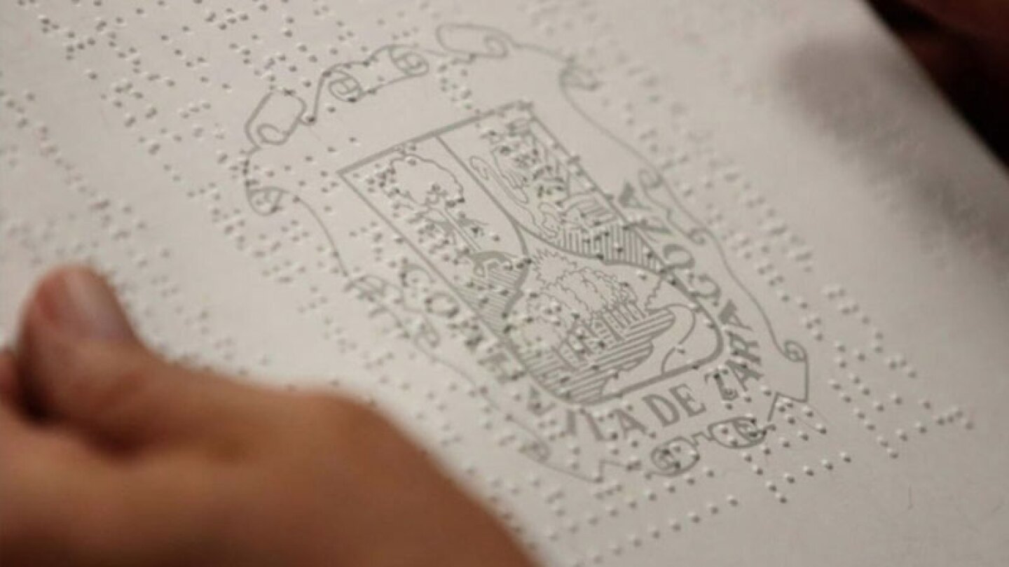 Coahuila fue el primer estado en otorgar el documento para débiles visuales.