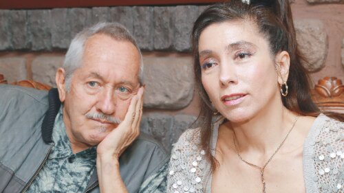Pierden bebé, salud y chamba José Ángel García y su esposa Bella