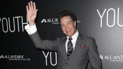 Fernando Allende es víctima de burlas tras ahogarse con su propio diente en pleno evento.