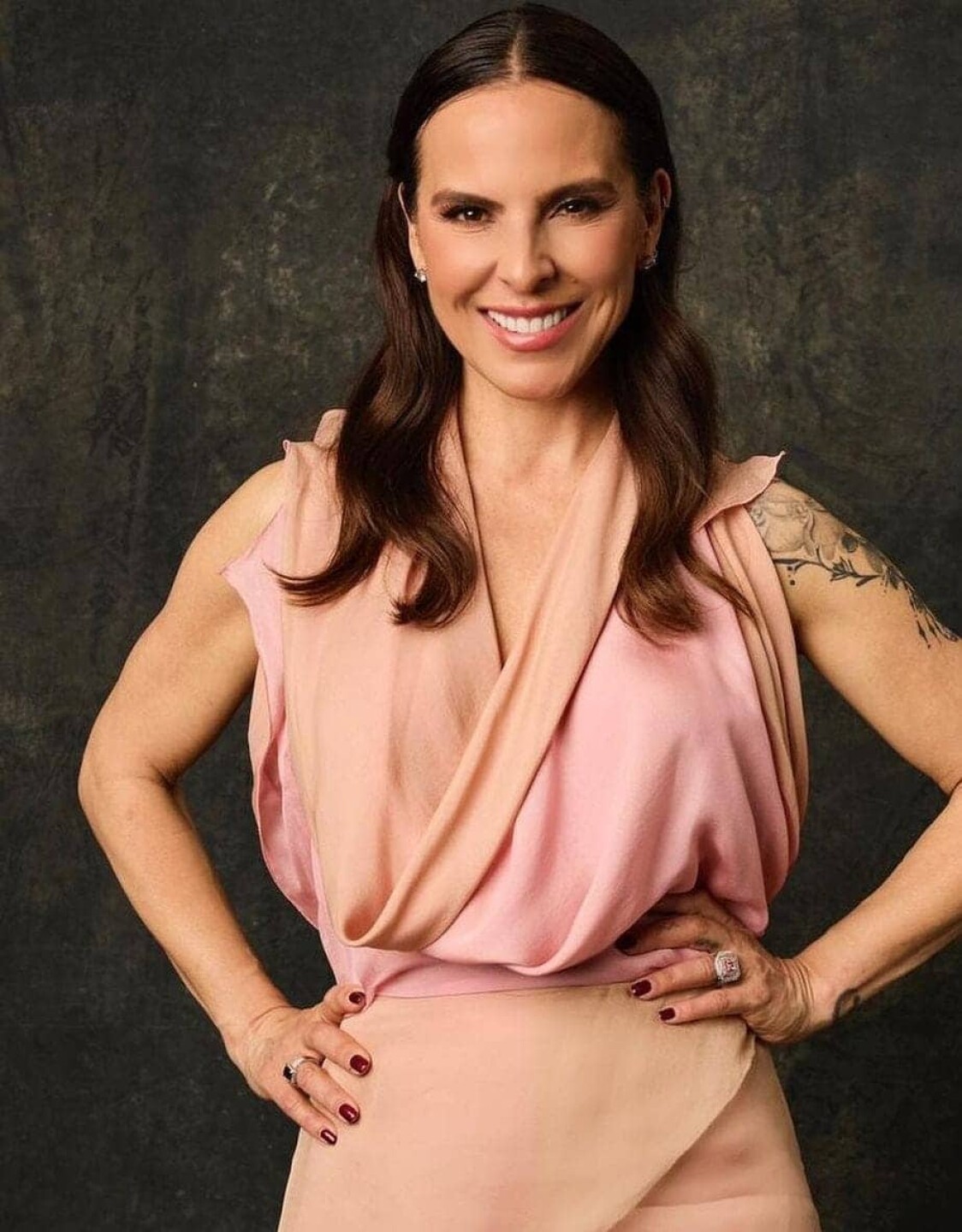 La también directora, estuvo presente en los 'Hollywood Critics Association'.