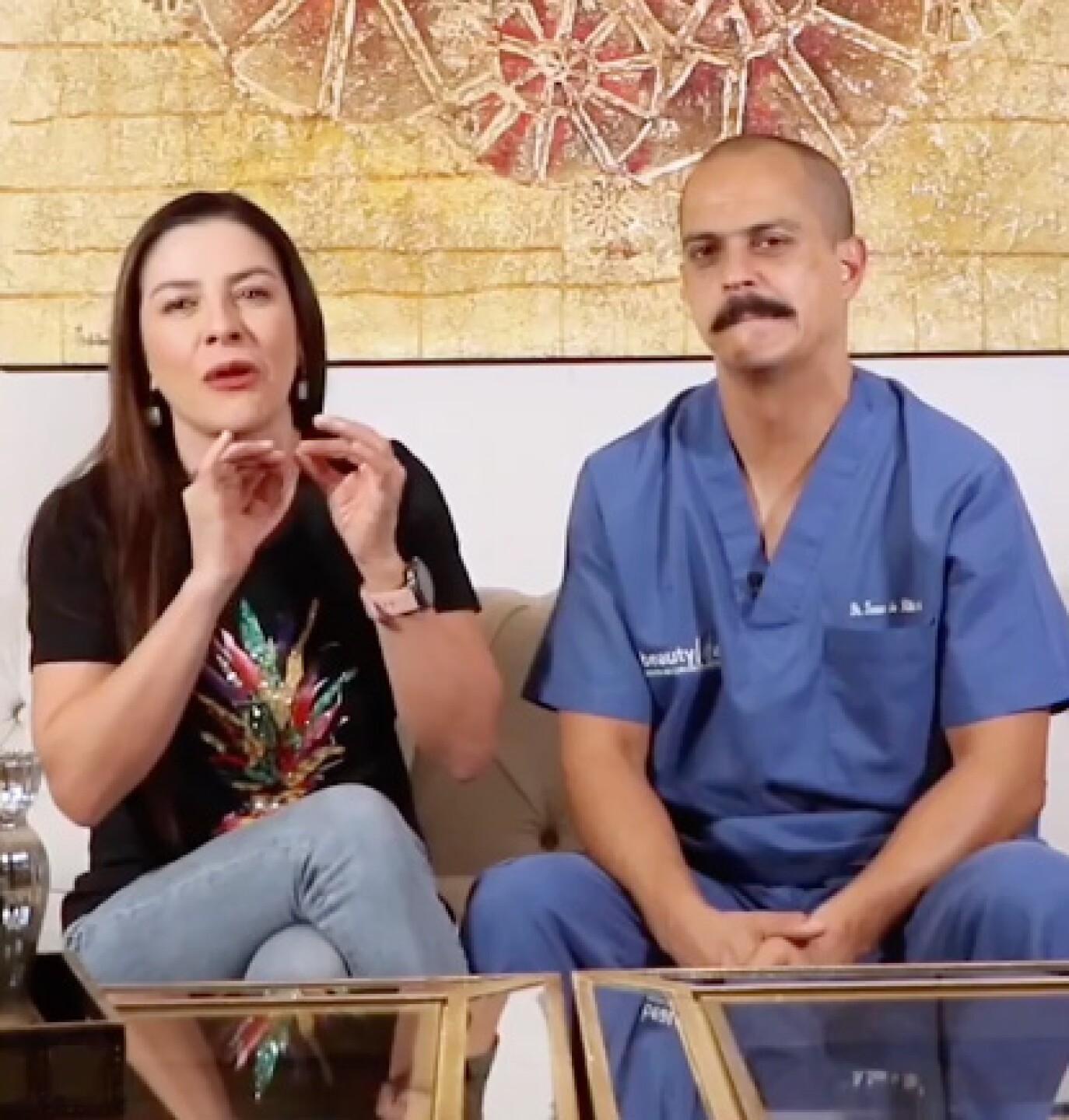 Lidia e Isaac acercan a la gente y la cirugía plástica de manera cotidiana