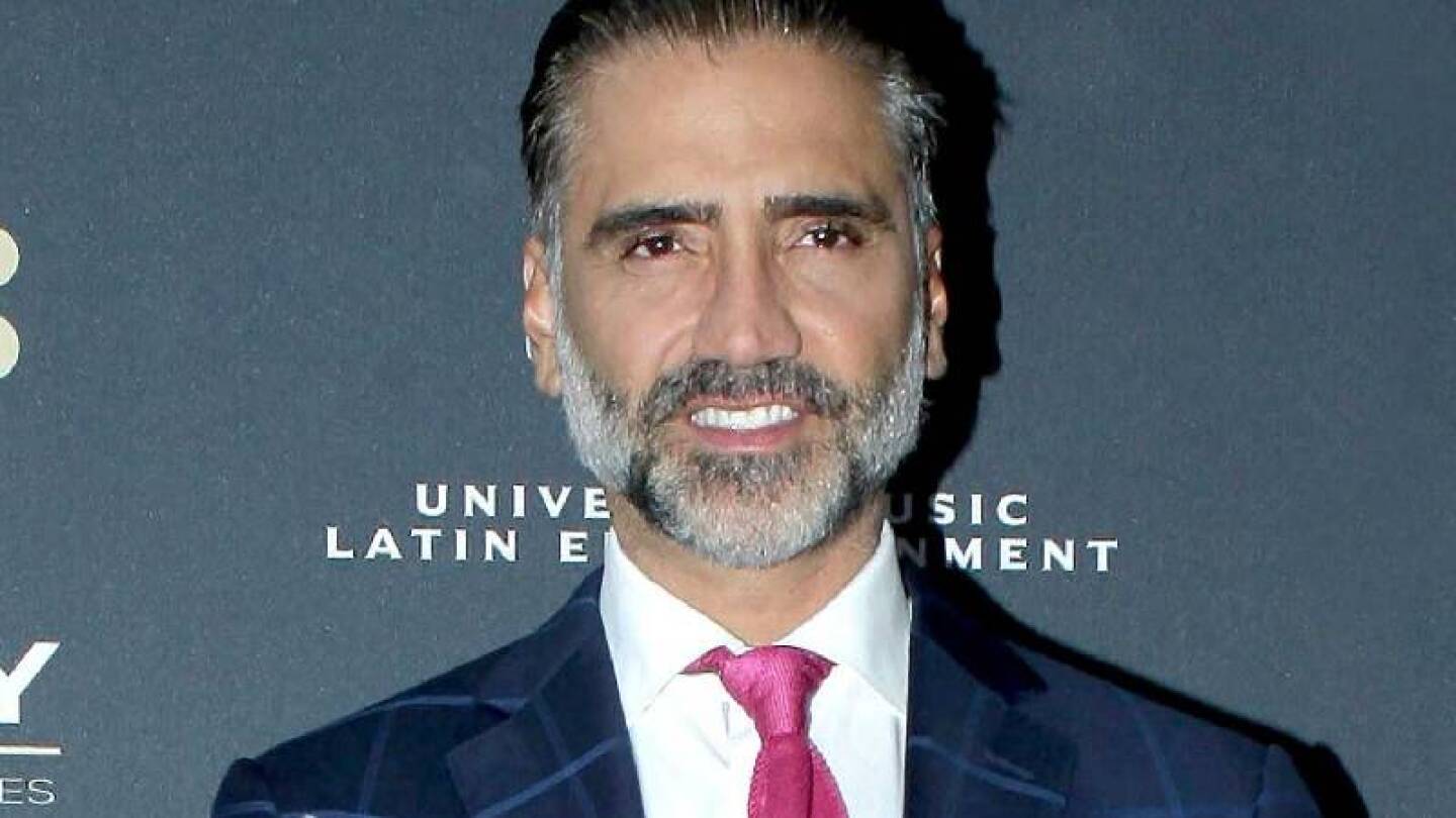 Alejandro Fernández bautizó a su nieta