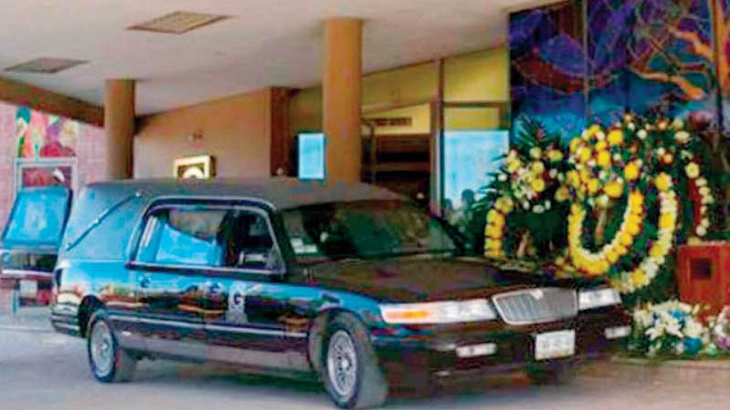 El funeral se llevó a cabo con orden y respeto.