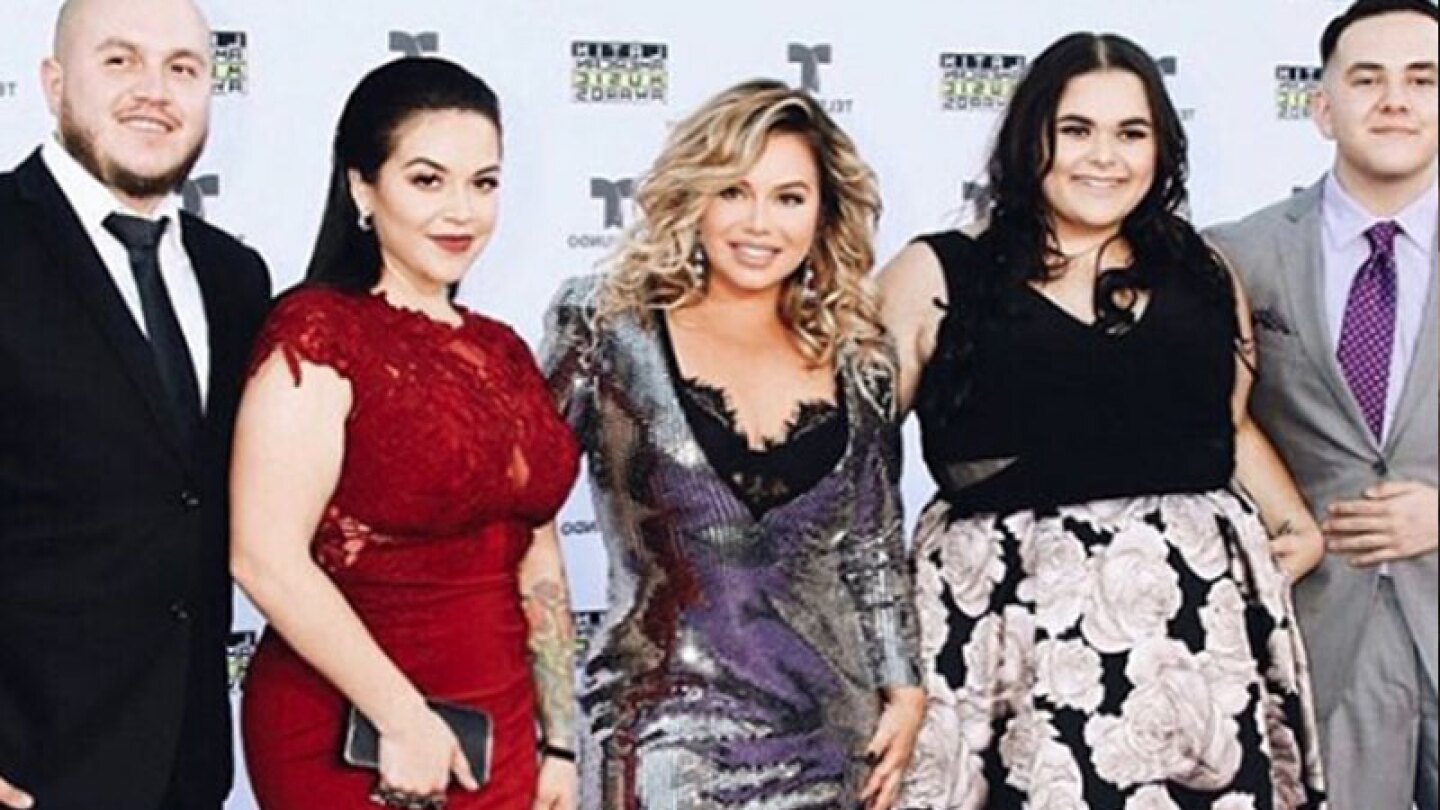 aunque ha querido estar alejada de los medios su voz a logrado cautivar y estremecer a las redes.