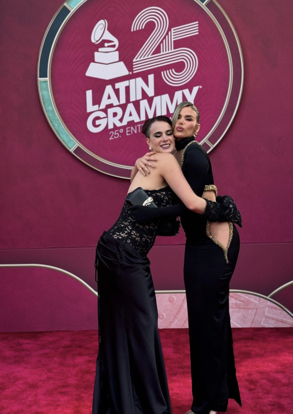 Gala Montes y Marie Claire Harp