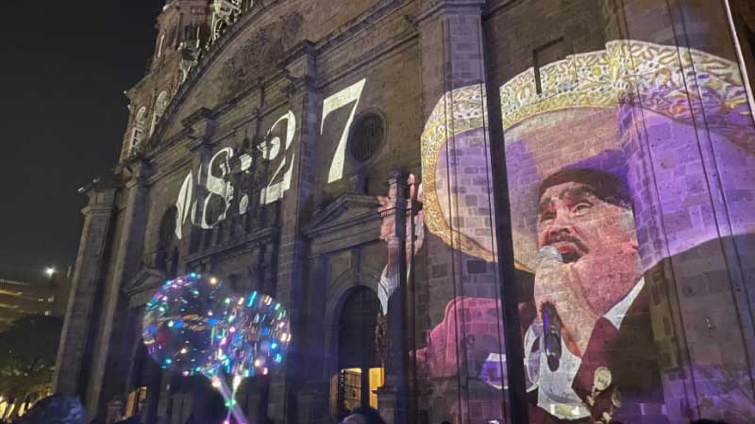 En la catedral de Jalisco se puso una foto de Vicente Fernández
