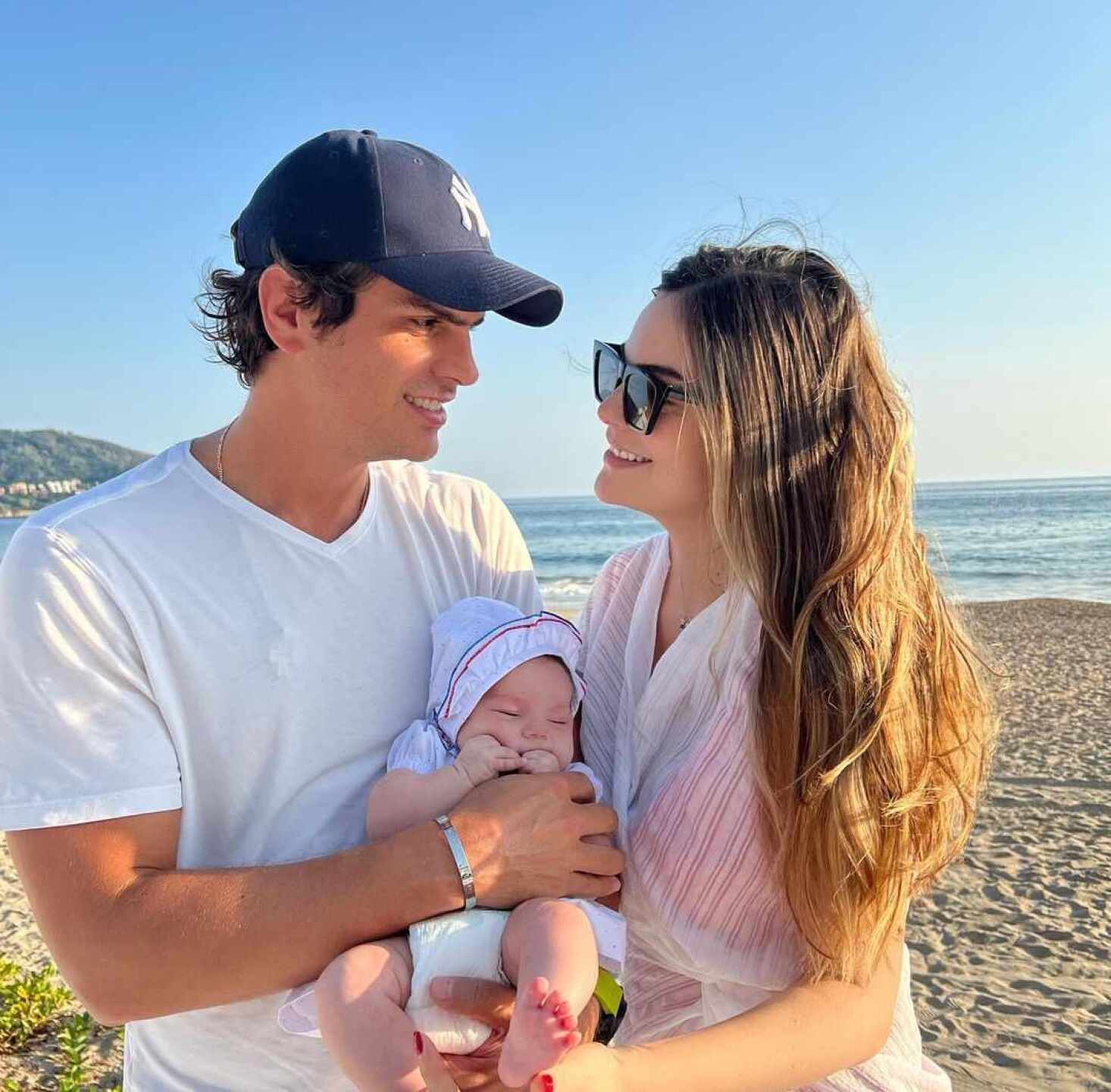 Así celebró Ximena Navarrete el primer mes de su bebé