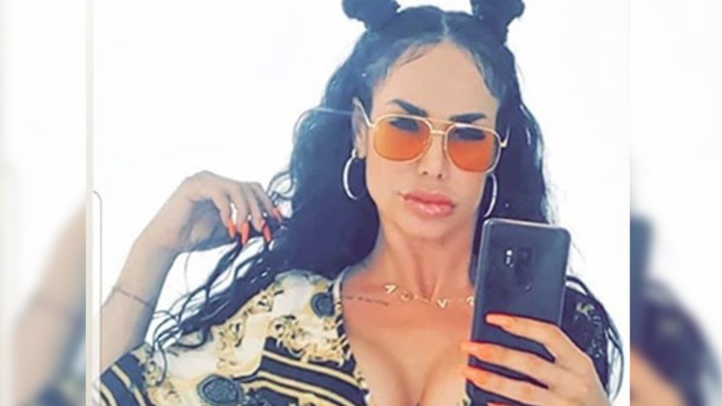 ¡Es viernes y Lis Vega lo sabe! La cantante volvió a presumir su figura