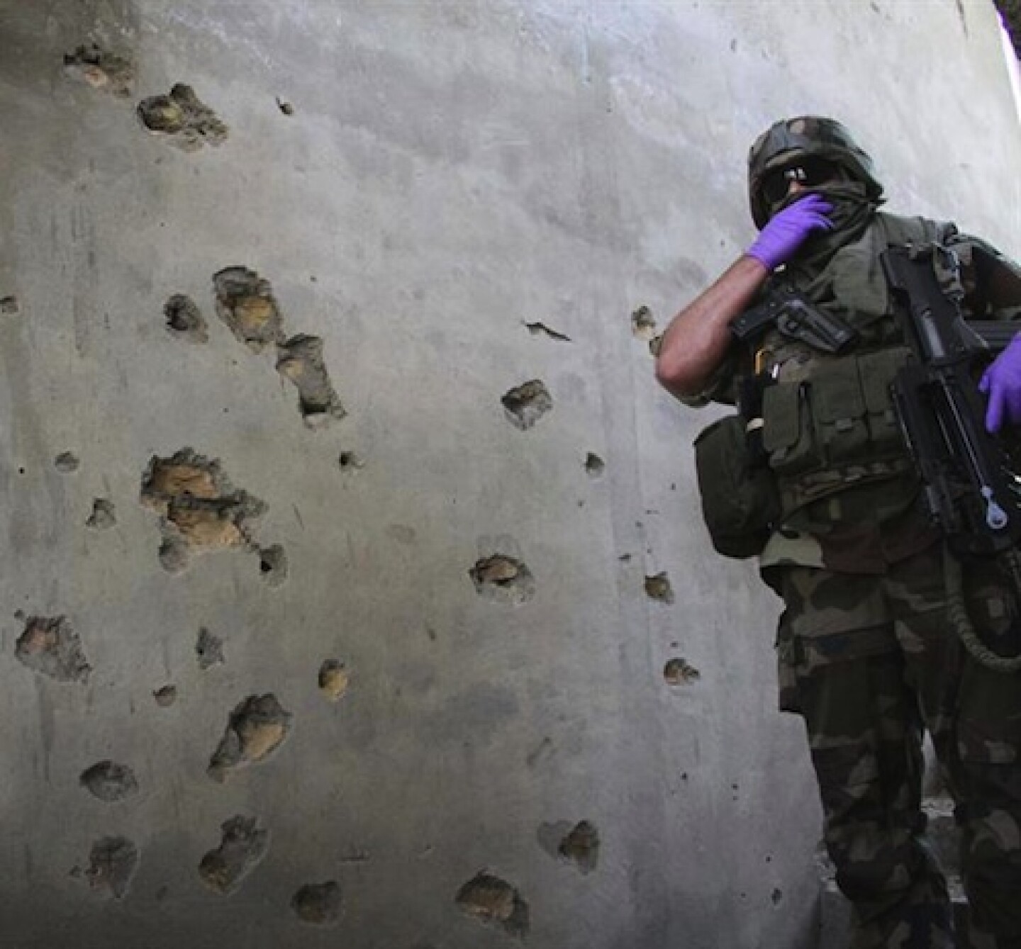 Cinco soldados más fueron trasladados a hospitales cercanos.