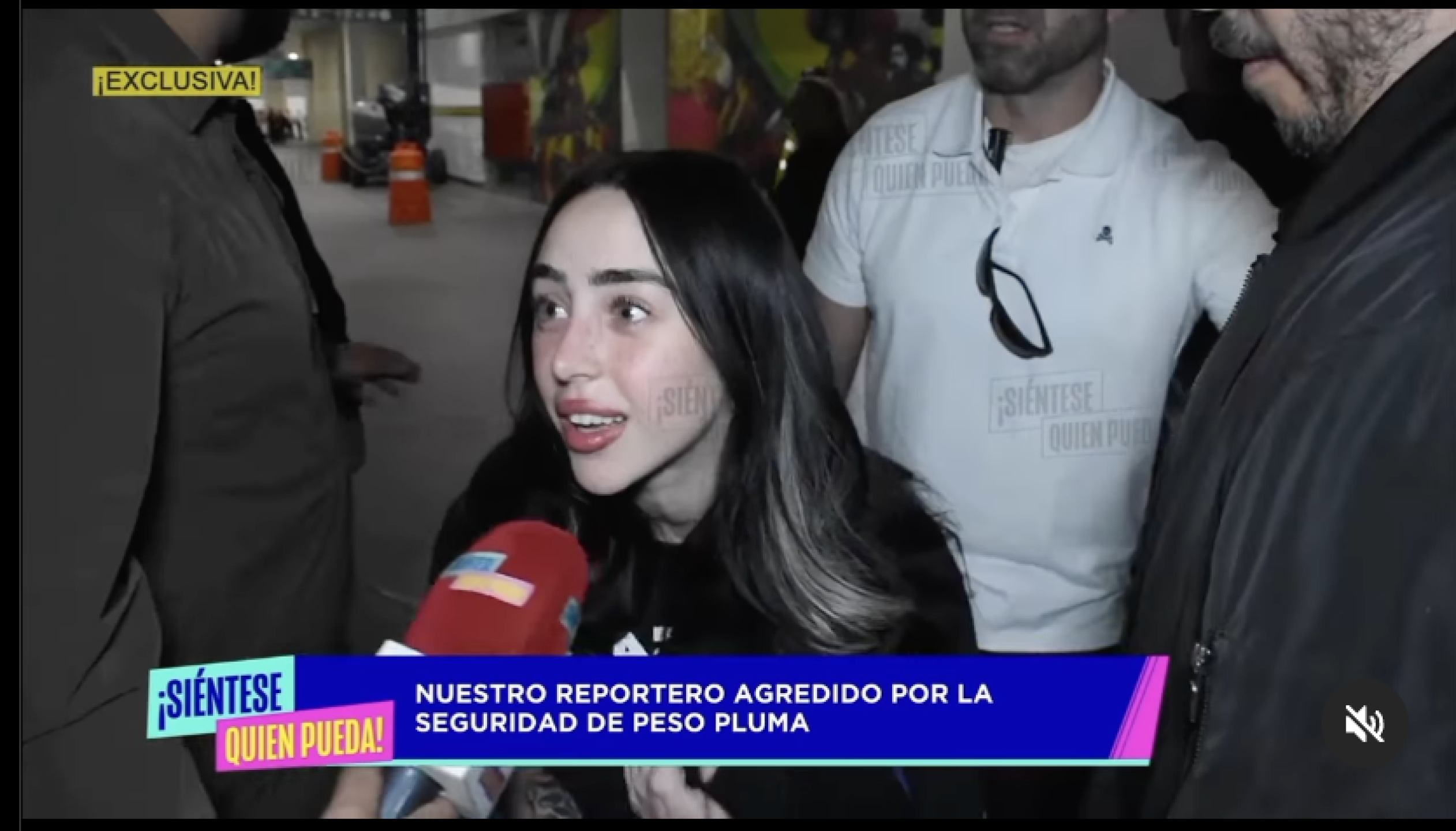 Seguridad de Peso Pluma agrede a reportero; Nicki Nicole lo defiende