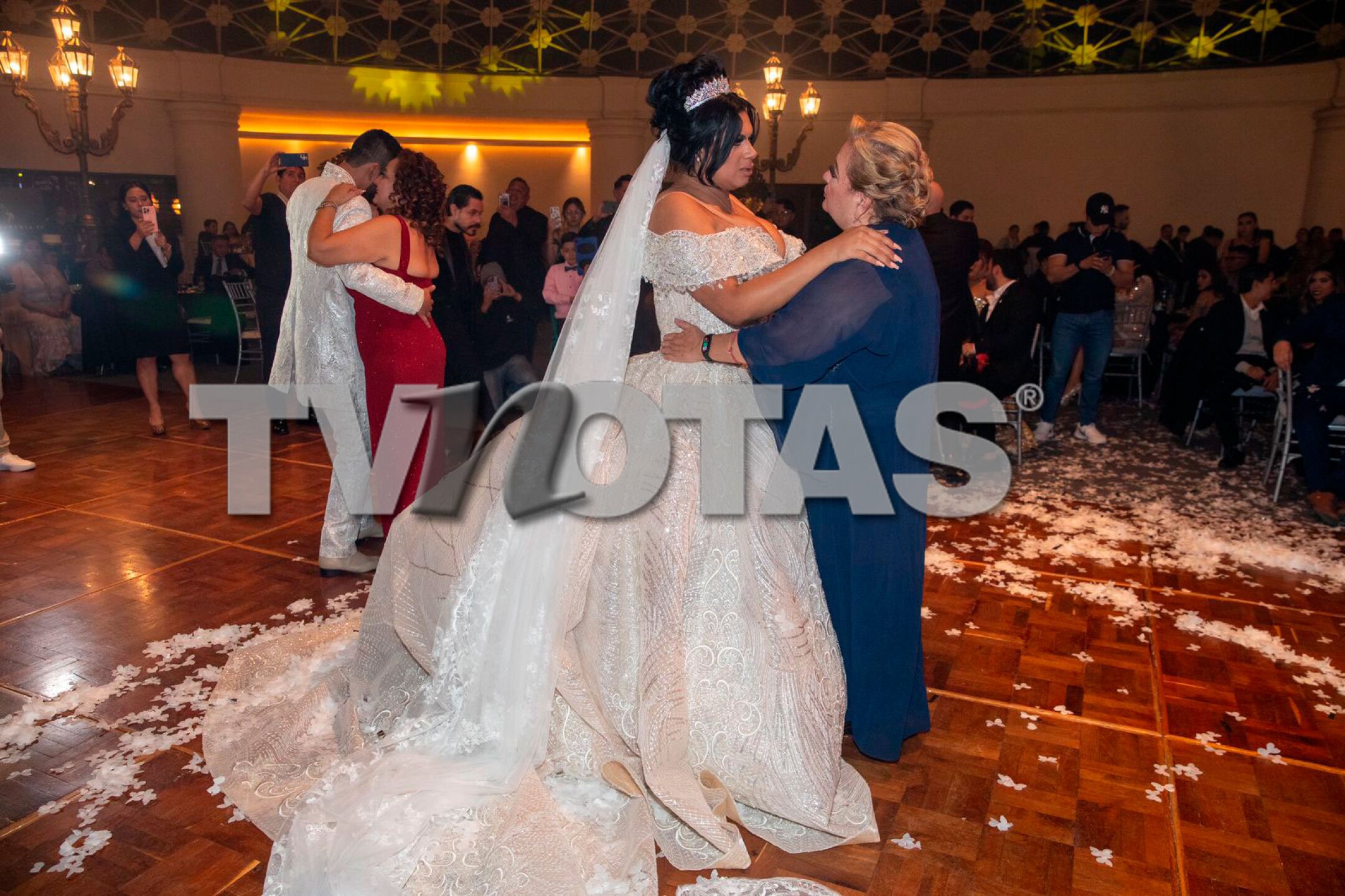 Así fue la boda Kimberly, La más preciosa y Óscar Barajas