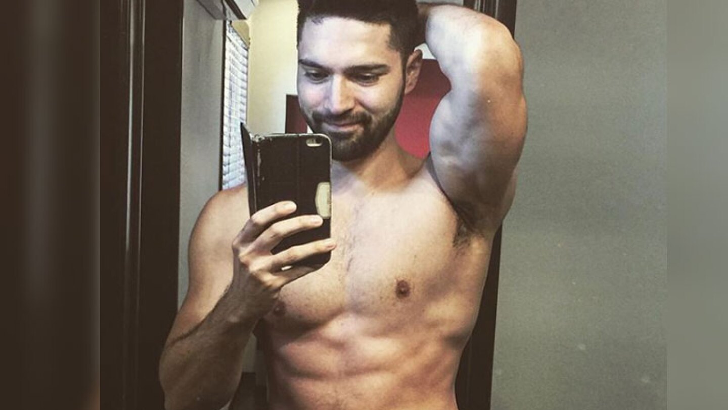 Alexis Montoya presume sus más sexys fotografías