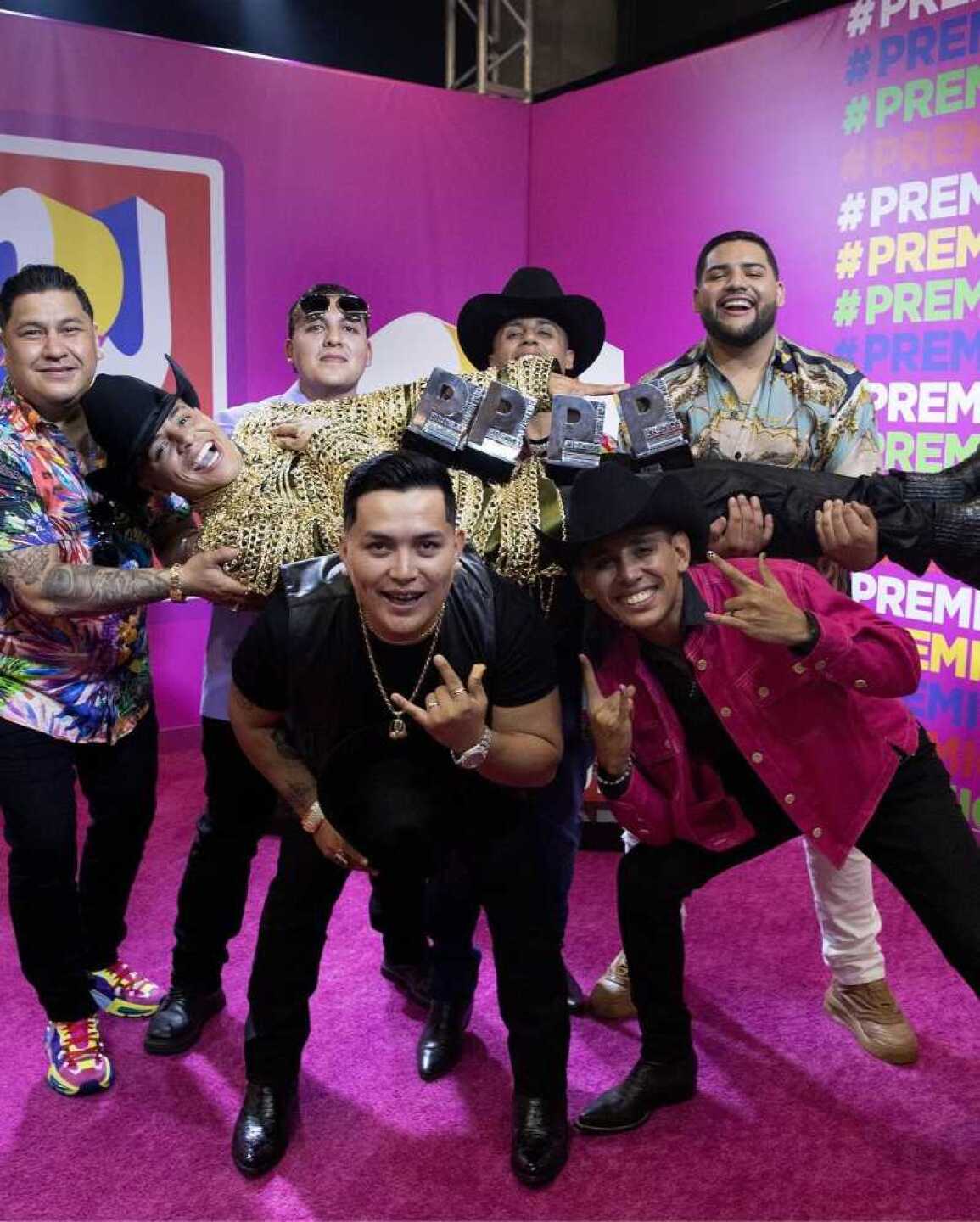 Eduin Caz cancela conciertos de Grupo Firme por un problema de salud