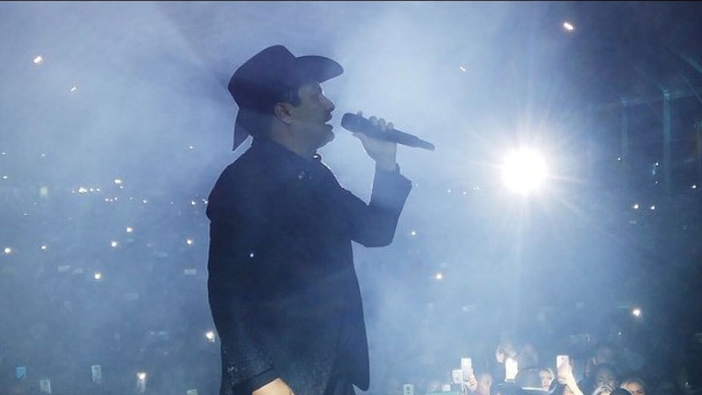 julion alvarez musica trayectoria