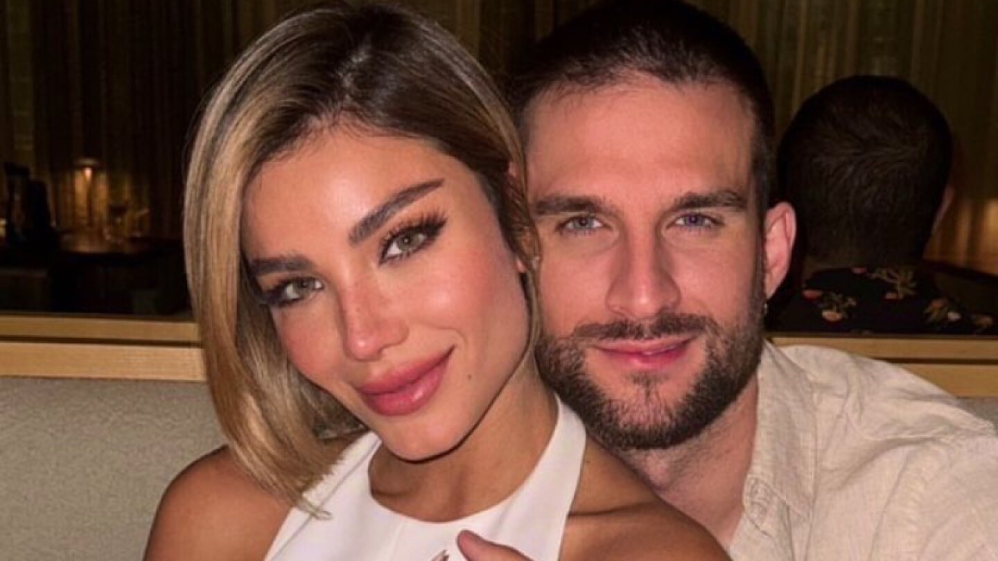 Aleska Génesis y Clovis Nienow se besan