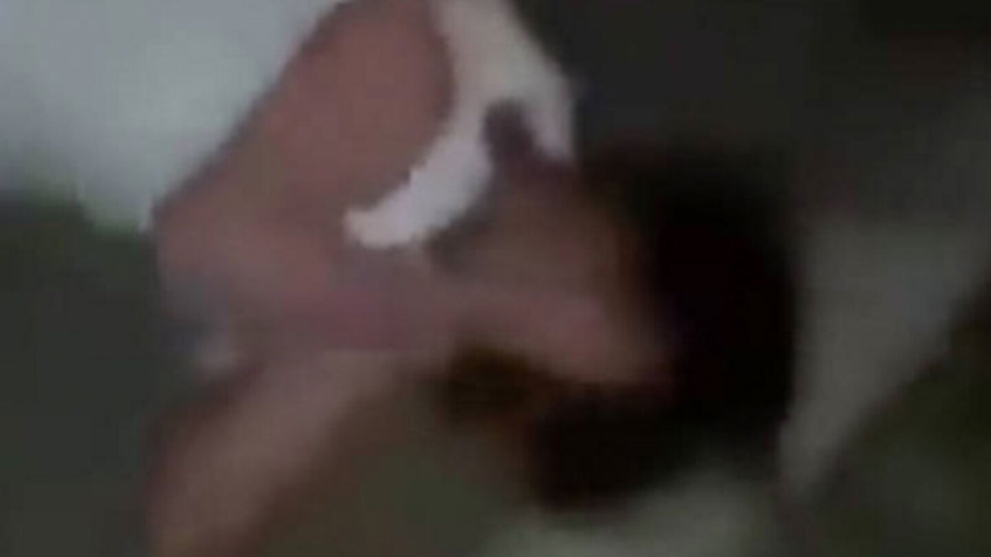 Por no usar vestimenta correcta, es golpeada por varios hombres ¡hasta el cansancio!