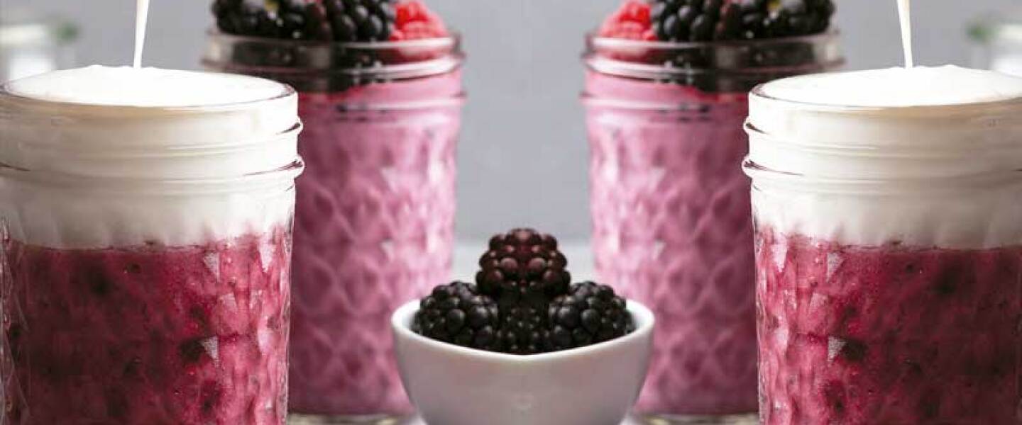 Smoothie con frutas del bosque