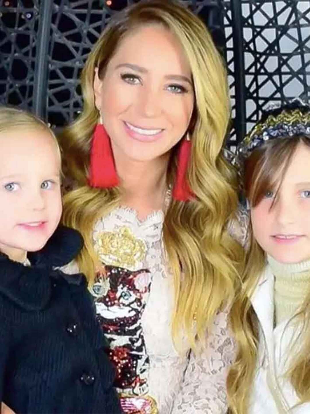 Geraldine Bazán y sus hijas.