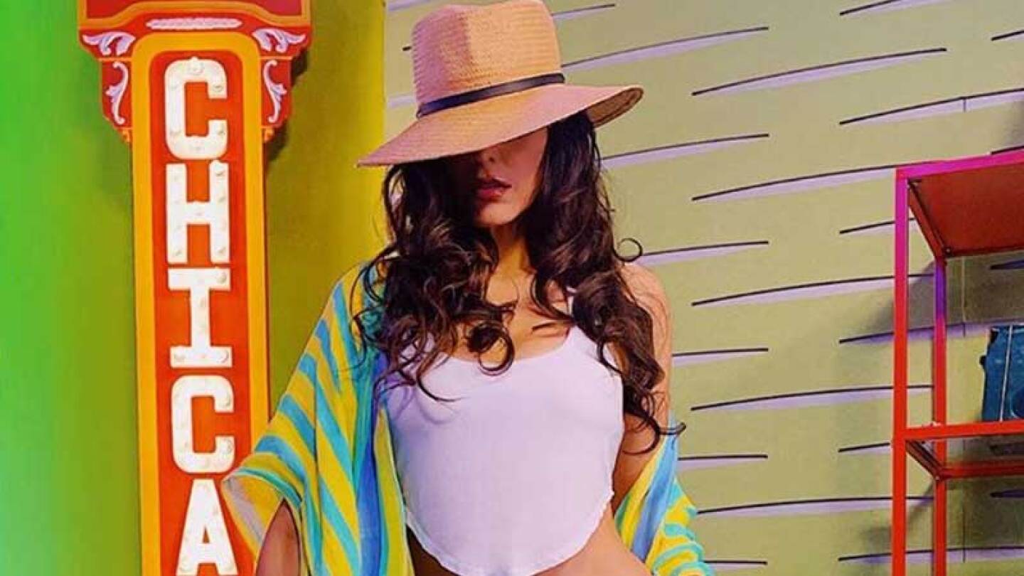 Ana Bárbara promociona su tema 'Qué poca'.