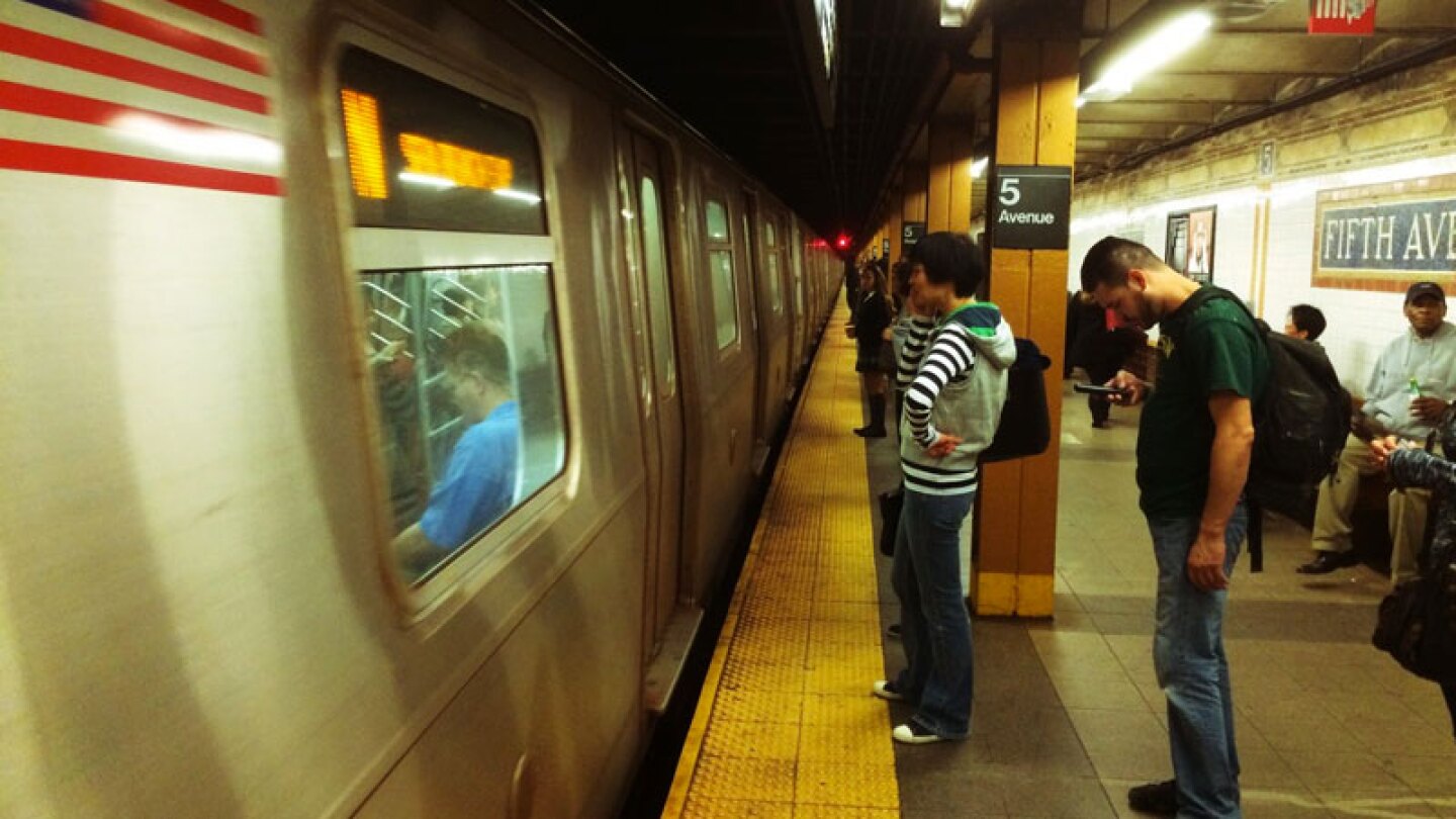 Hombre desafía seguridad del metro