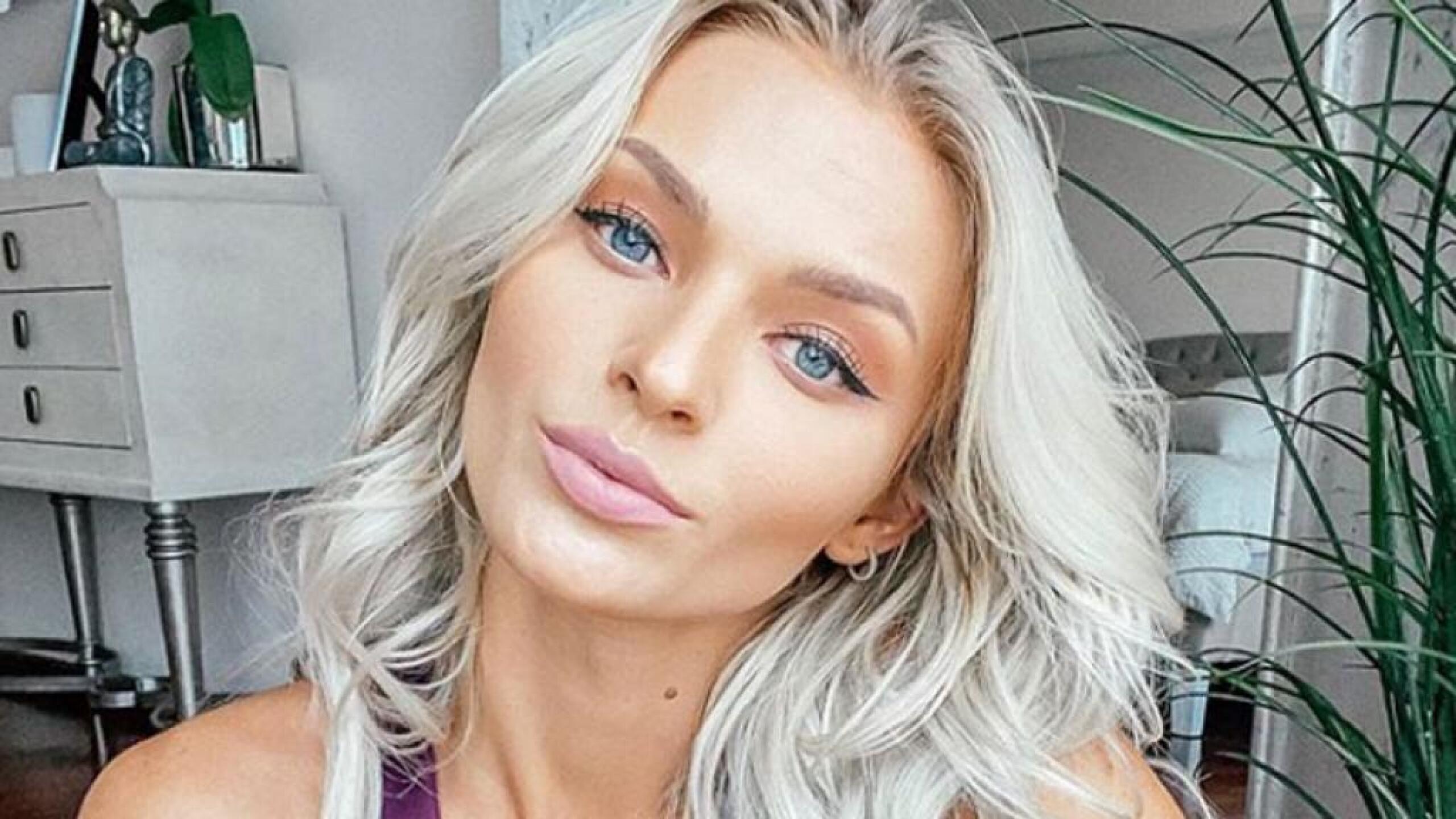 Irina Baeva no puede contener sus celos, al grado que les hace caras.