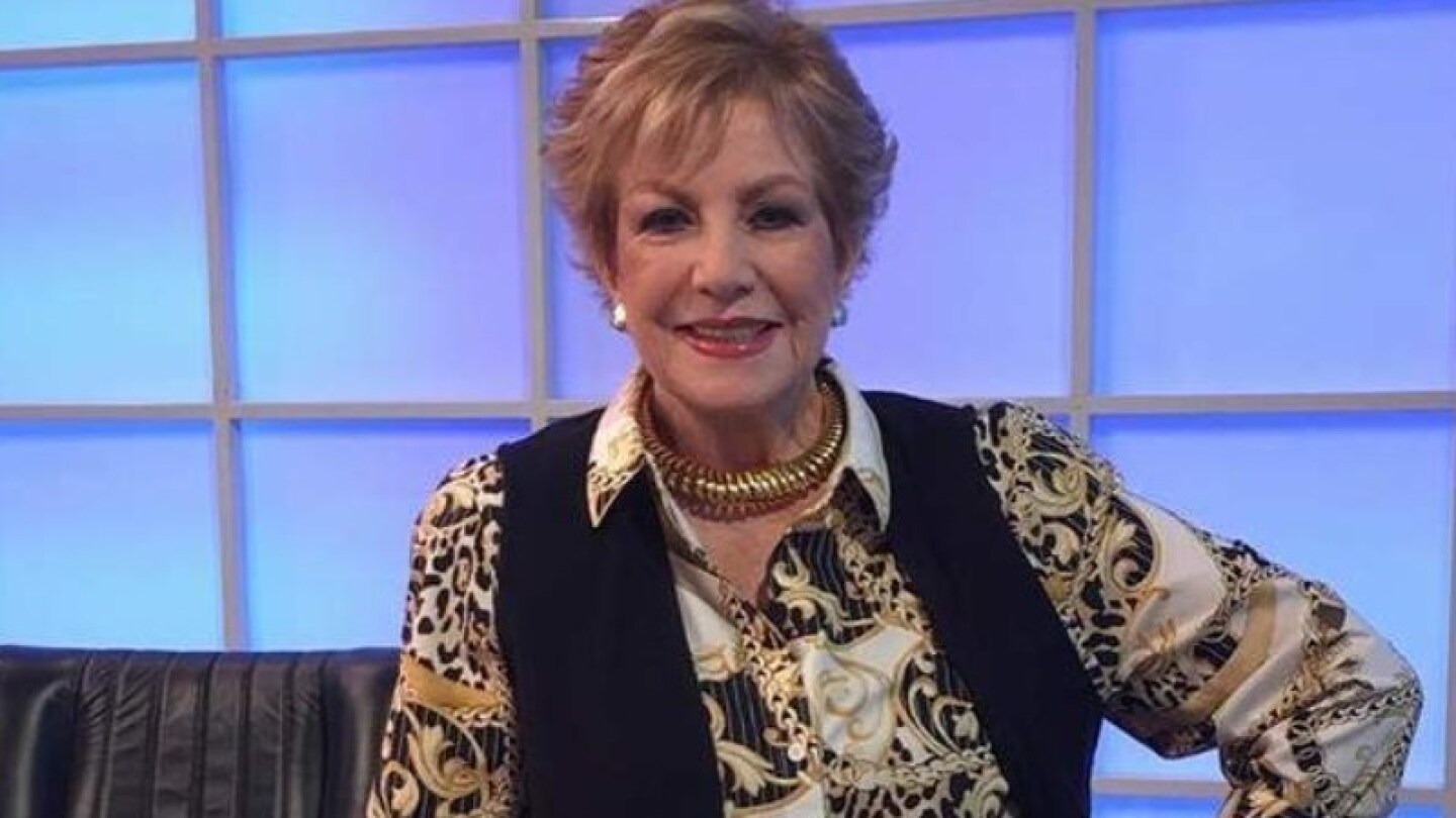 Kaffie le pide a Maxine Woodside que pague "la indemnización que debe"