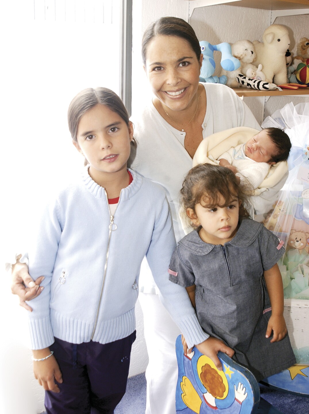 Mariana Levy foto con sus tres hijos